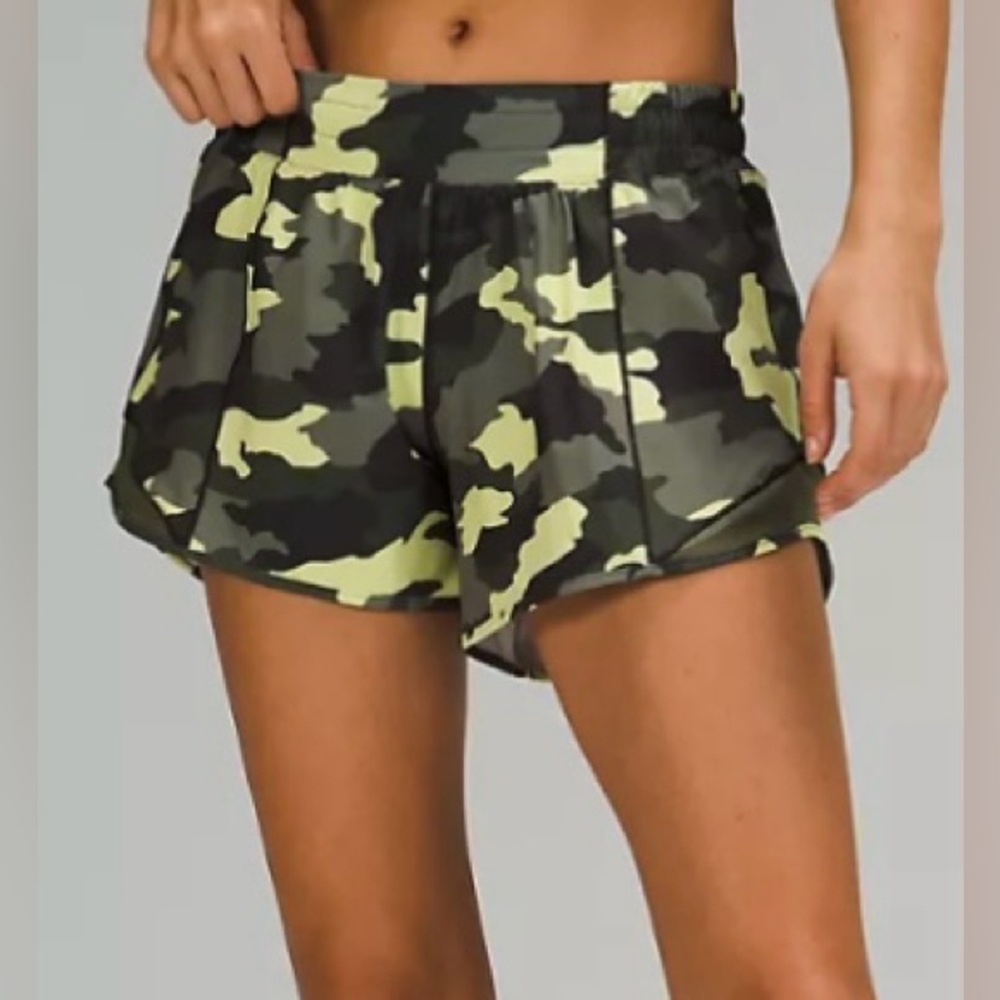 Lululemon Hotty Hot Camo ~ Size 6